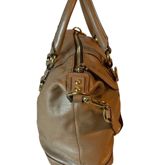 COACH Gorgeous Leather Golden-Tone Shoulder Bag Purse with Lilac Interior GUC - Picture 6 of 15